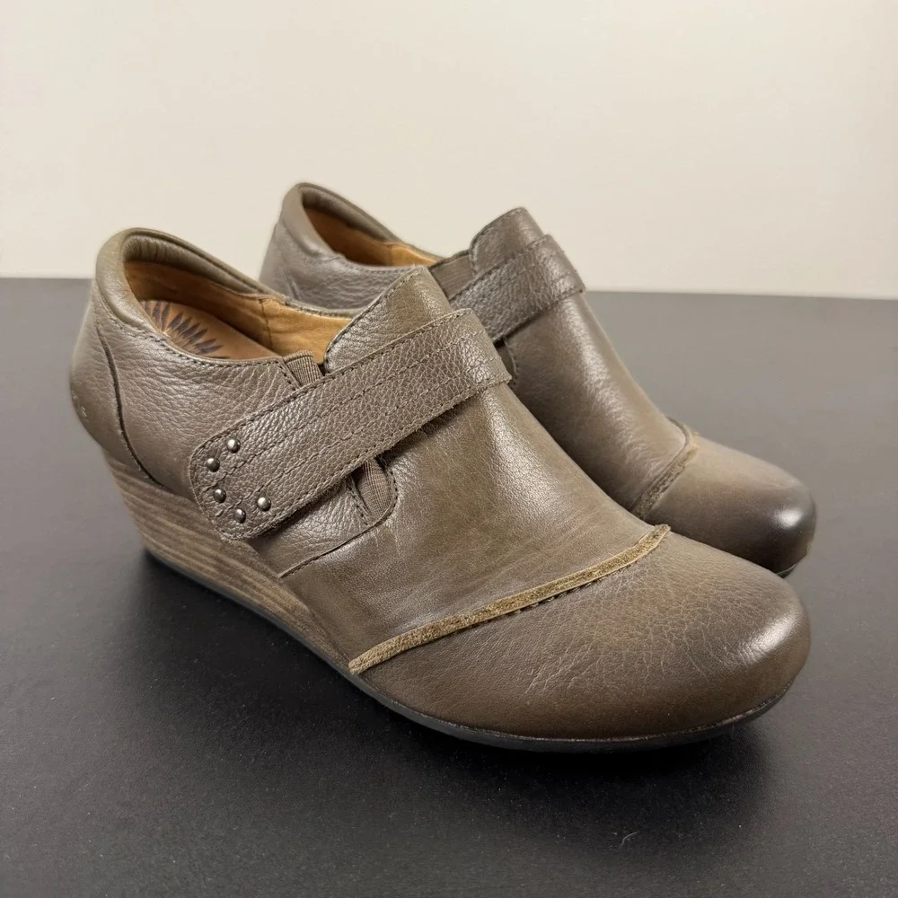 Taos Footwear Splurge Wedge Heel Women's 7 Brown Leather Studded Comfort Career